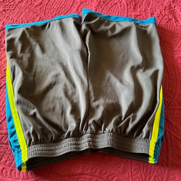 Champion sport shorts XL  , elastic waist, excellent condition. - Picture 5 of 5